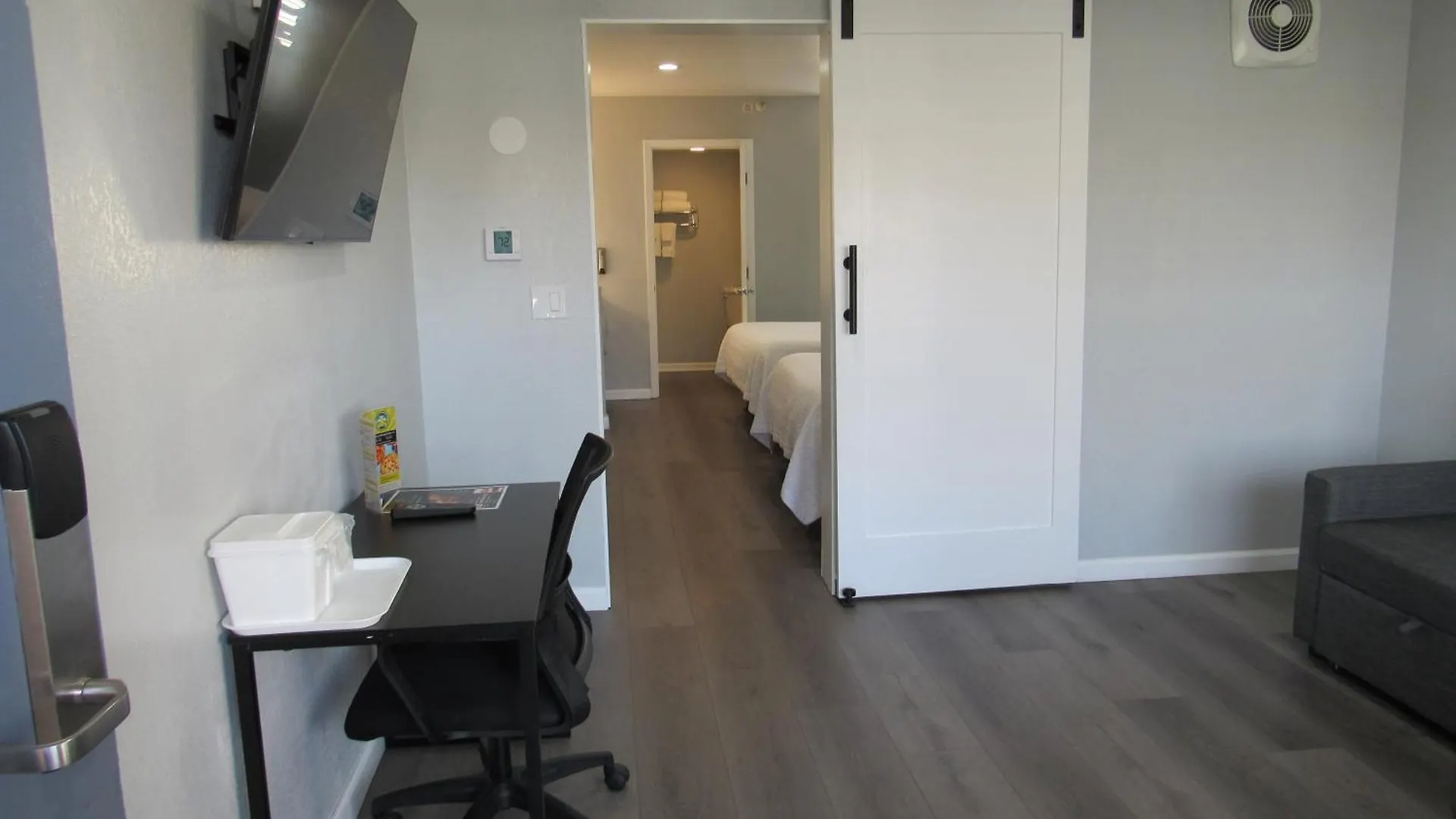 Capri Suites Anaheim Hotel