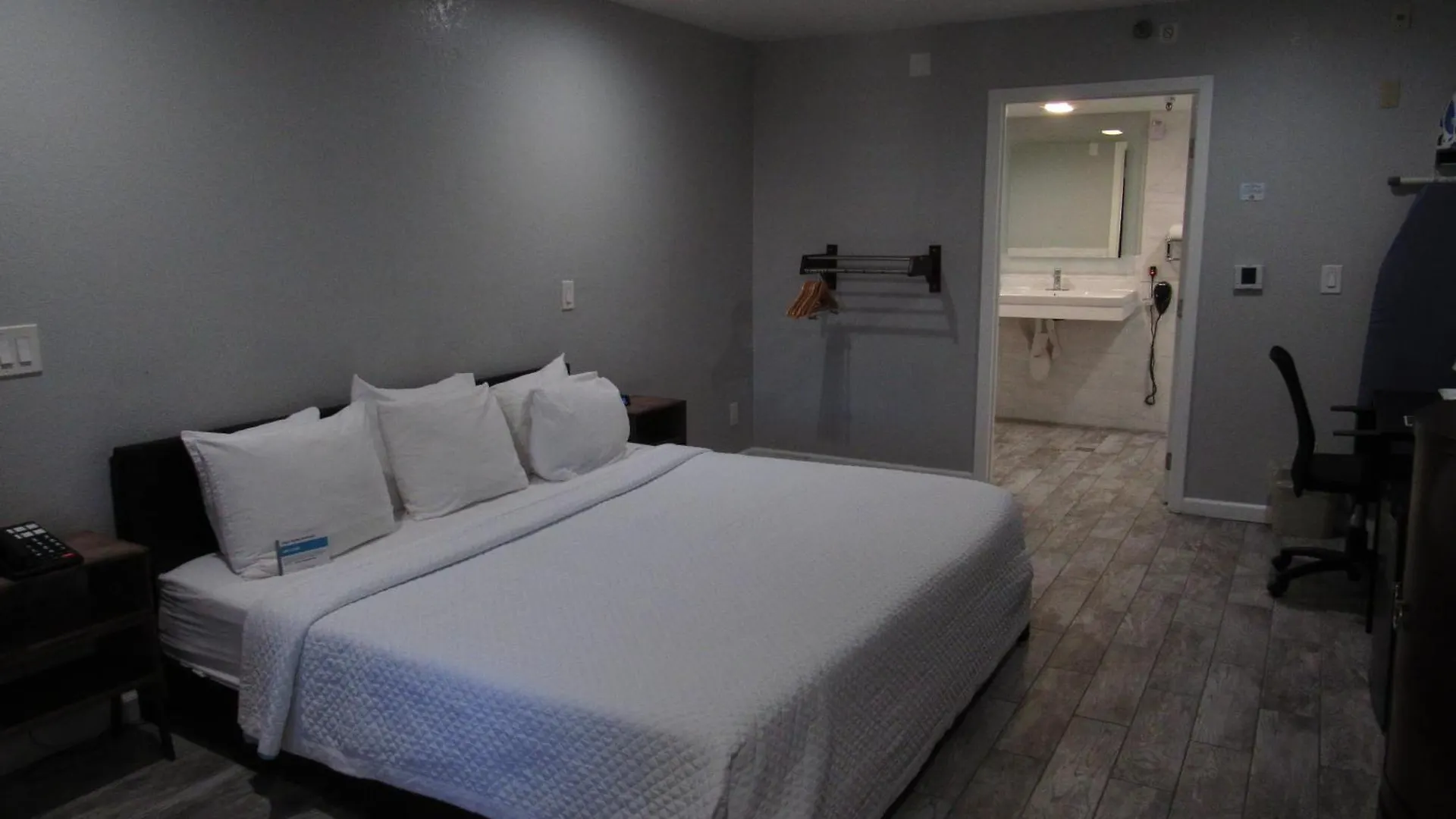 Capri Suites Anaheim Hotel