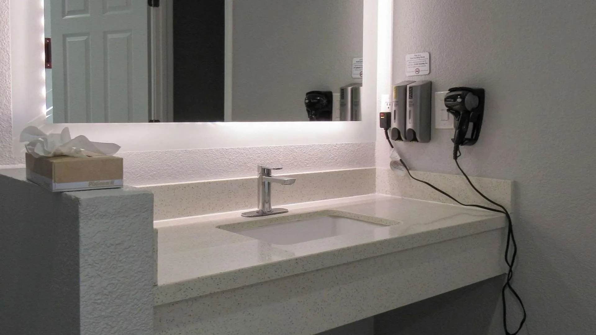 Capri Suites Anaheim