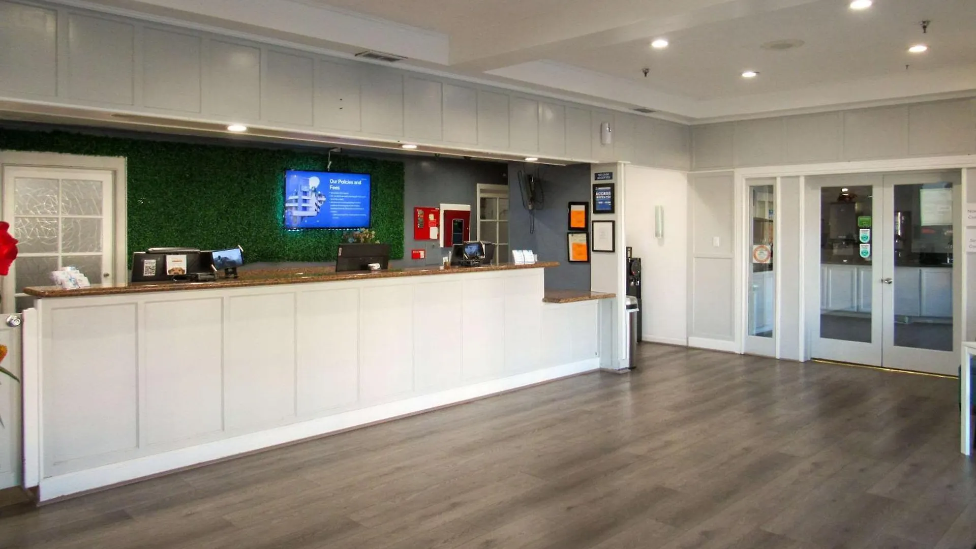 Capri Suites Anaheim