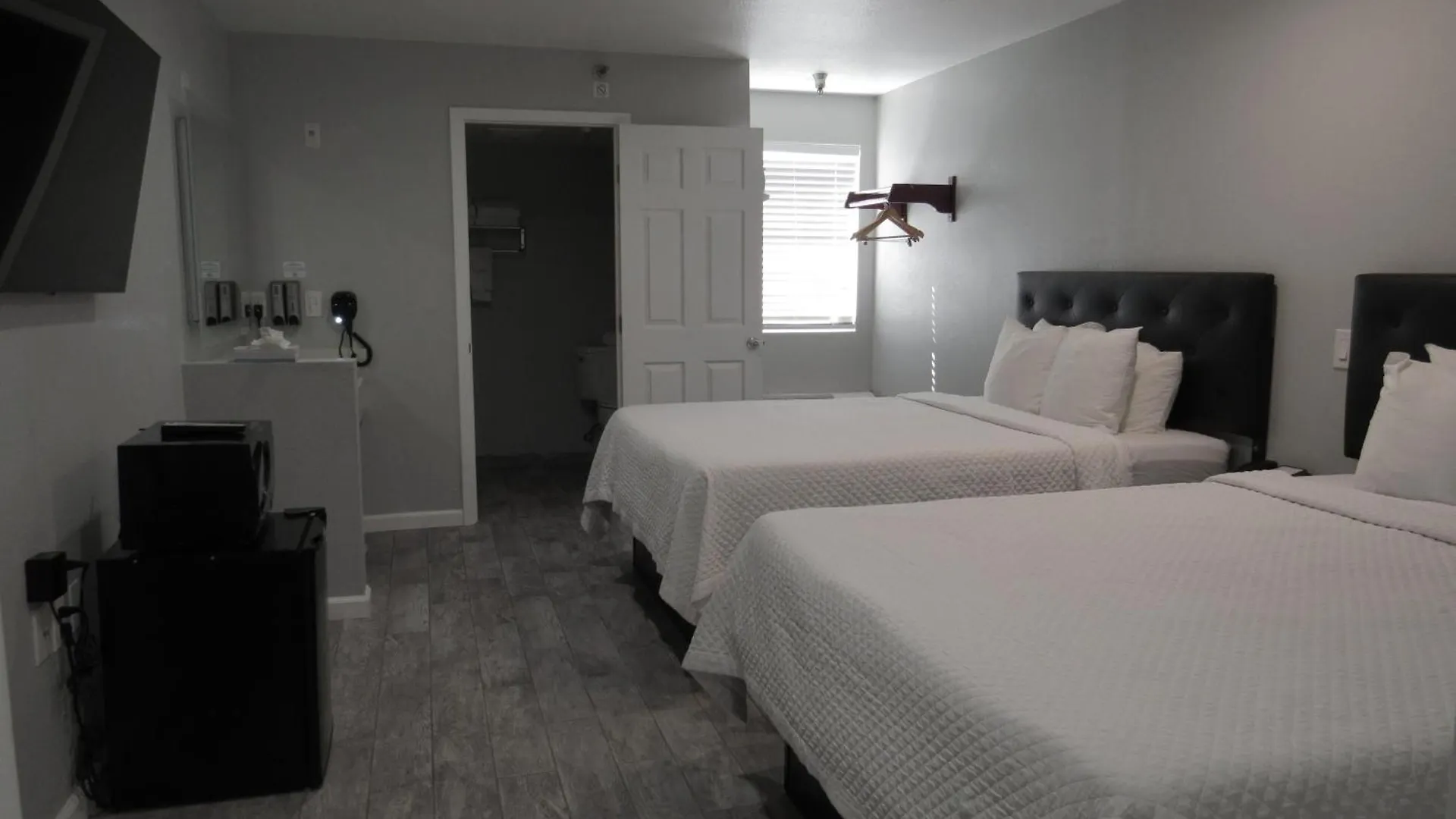 Hotel Capri Suites Anaheim