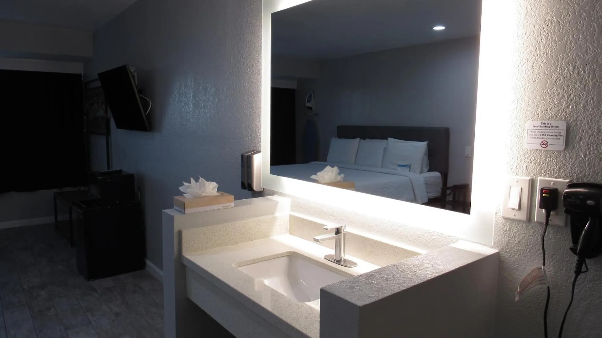Hotel Capri Suites Anaheim