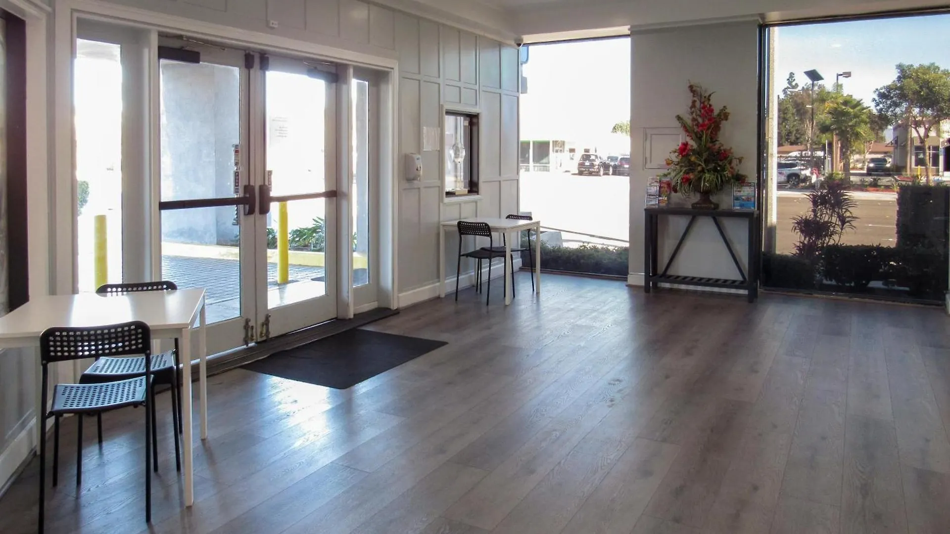 Capri Suites Anaheim 2*,